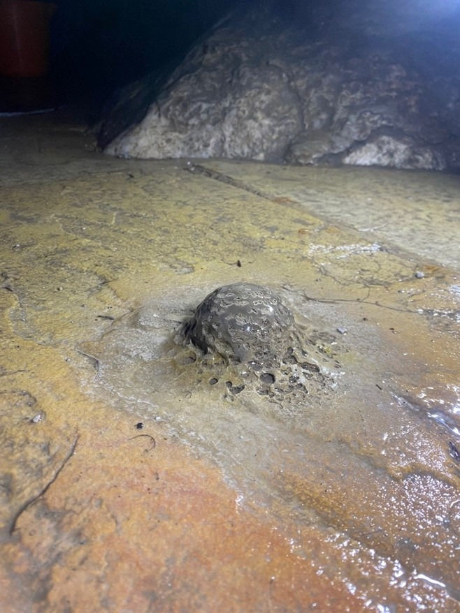Lime kiln waste and the formations of Poached Egg Chamber