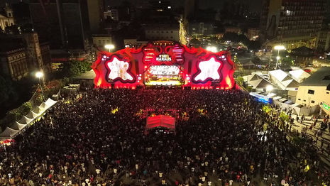 Segundo dia do #SouManaus 2025 com intensa movimentação no palco Alfândega com canções de Poesia Acústica e Xamã