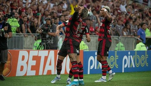 Hugo brilha, Gabigol marca e Flamengo vence o Fluminense de virada no Brasileirão