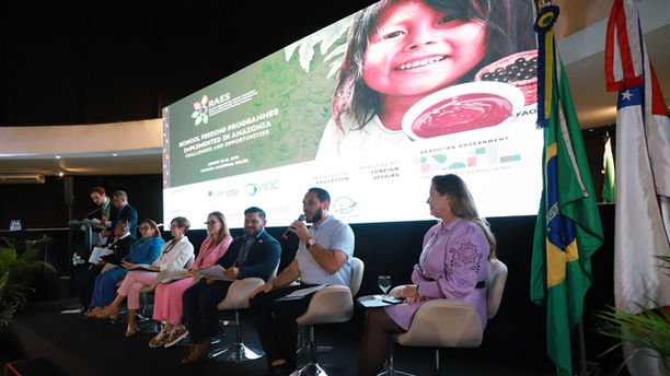 Semed Manaus recebe missão internacional para conhecer programas de alimentação escolar na Amazônia