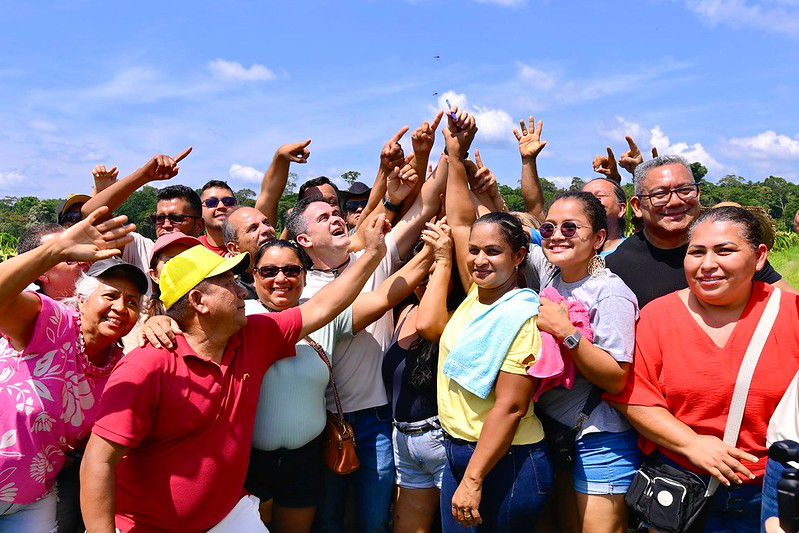 David Almeida inicia pavimentação do ramal Água Branca 2, consolidando maior ciclo de investimentos da história na zona rural de Manaus