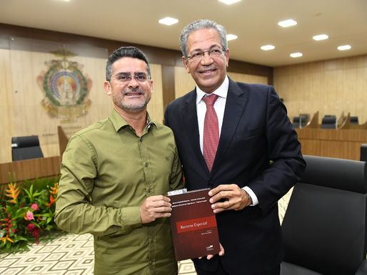 Prefeito David Almeida prestigia lançamento de livro do ministro Mauro Campbell em Manaus