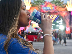 Pontos de hidratação reforçam bem-estar do público no segundo dia do ‘#SouManaus Passo a Paço 2025’