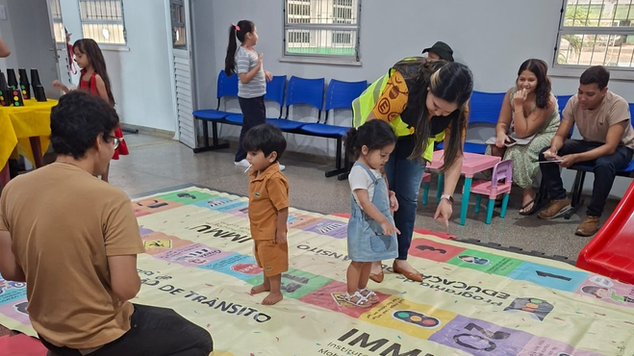 Prefeitura de Manaus orienta crianças sobre segurança no trânsito na zona Leste