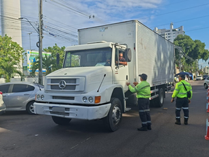 Prefeitura intensifica fiscalização de veículos pesados em via de Zona Máxima de Restrição em Manaus