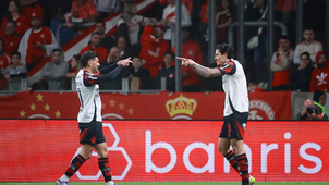 Pedro volta a brilhar e Flamengo vence o Internacional por 3 a 1, às vésperas de duelo pela Libertadores