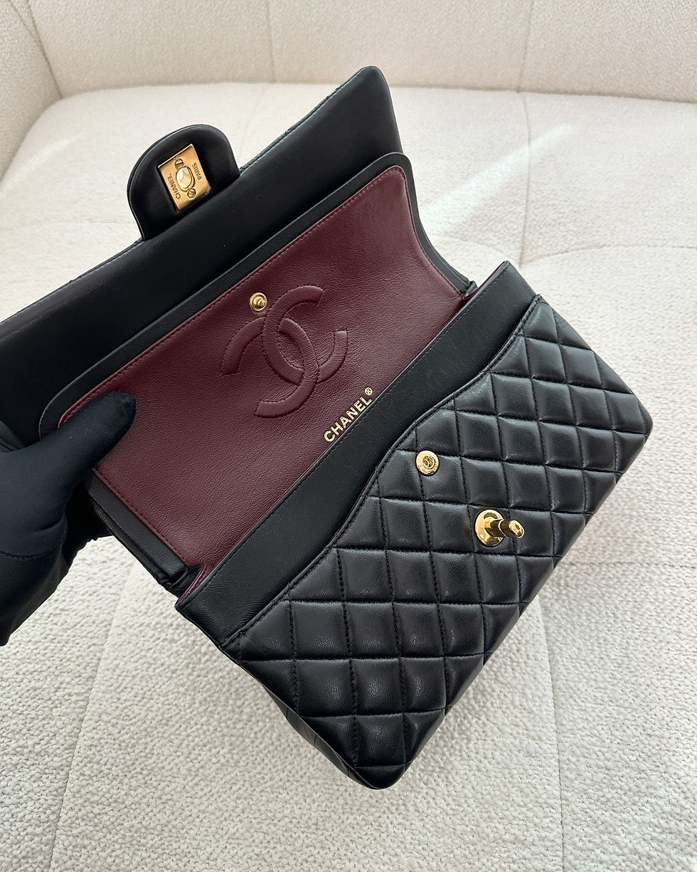 Thumbnail: Chanel Black Classic Flap Medium GHW (2017)
