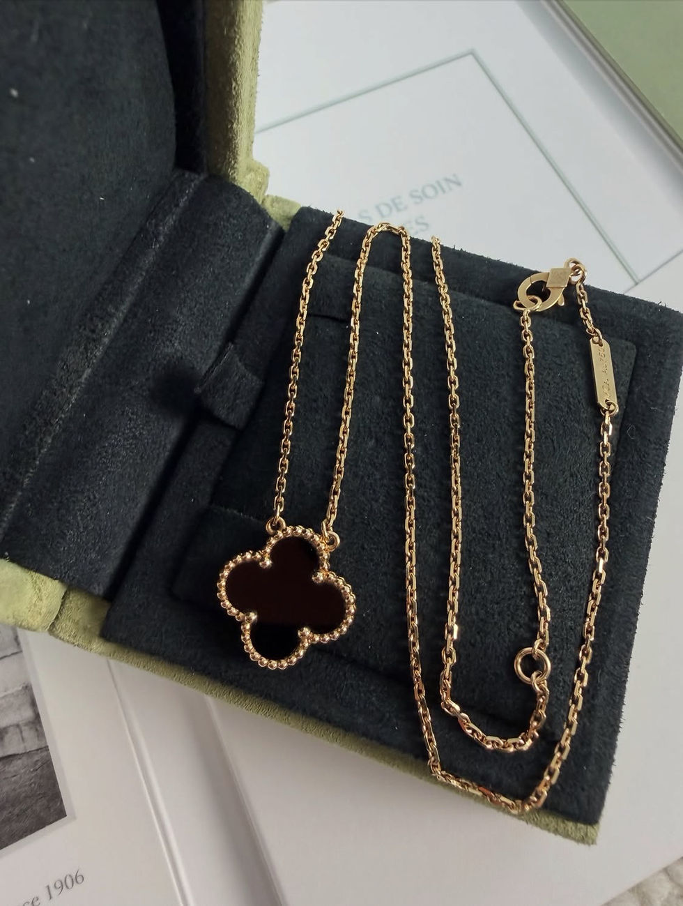 Thumbnail: Van Cleef &Arpels Vintage Alhambra Pendant Onyx (2020)