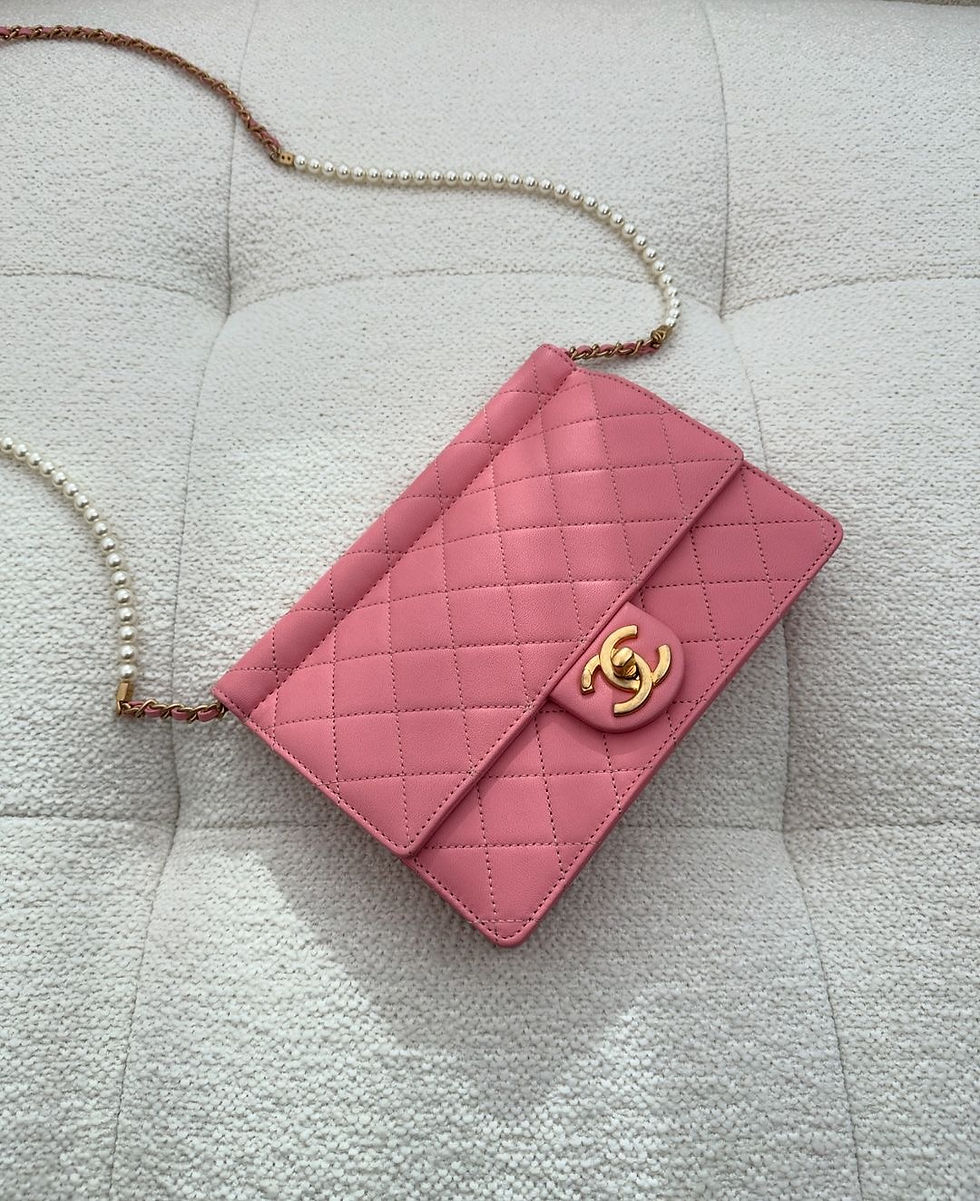 Thumbnail: Chanel Full Set Pink Flap Chain Bag GHW (2019)