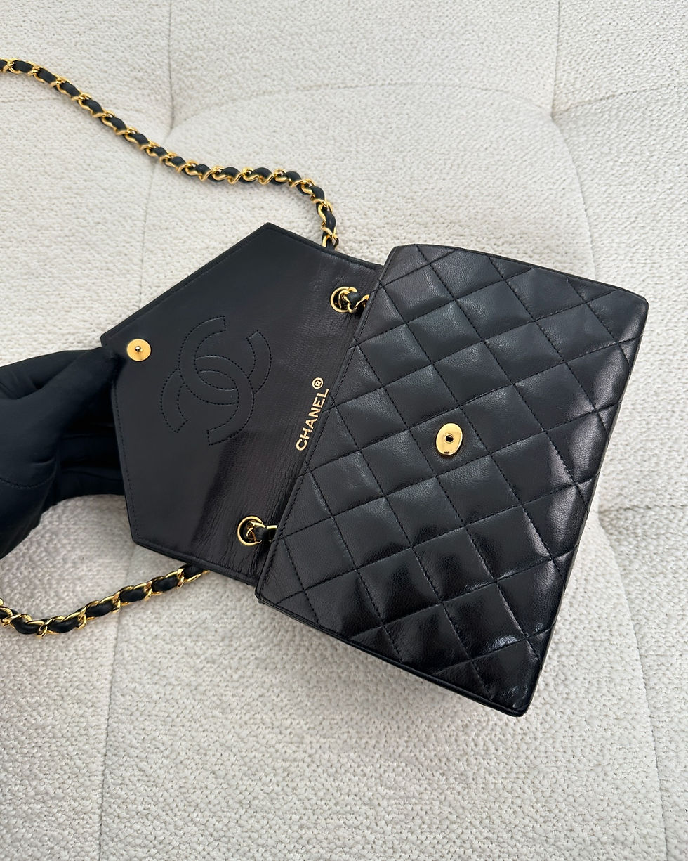 Thumbnail: Chanel Vintage Falp Bag GHW 0 Series