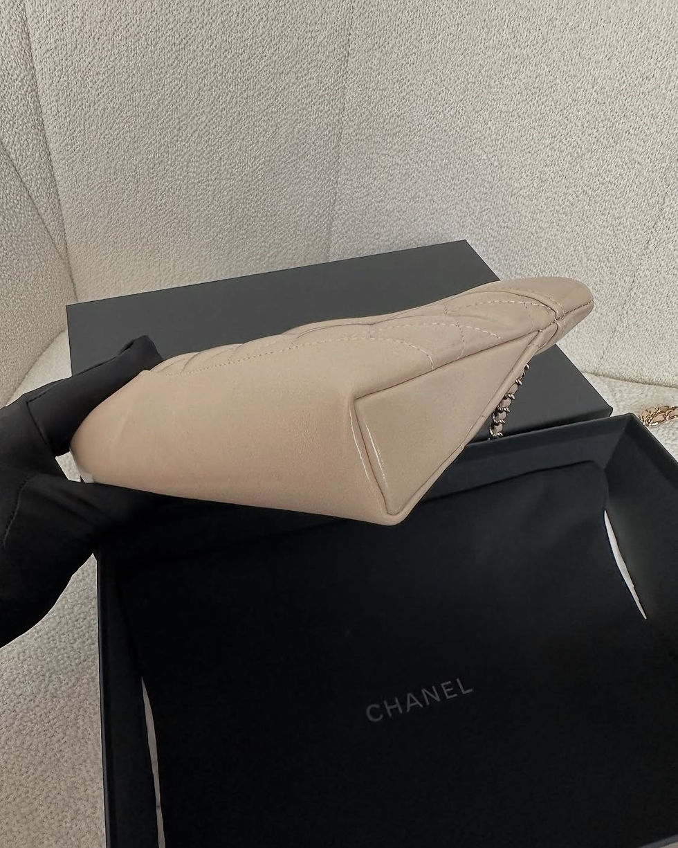 Thumbnail: Chanel Full Set 31 Nano Clutch With Chain (2025)