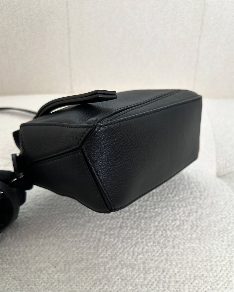 Thumbnail: Loewe Black Pzzle Mini SHW (2023)