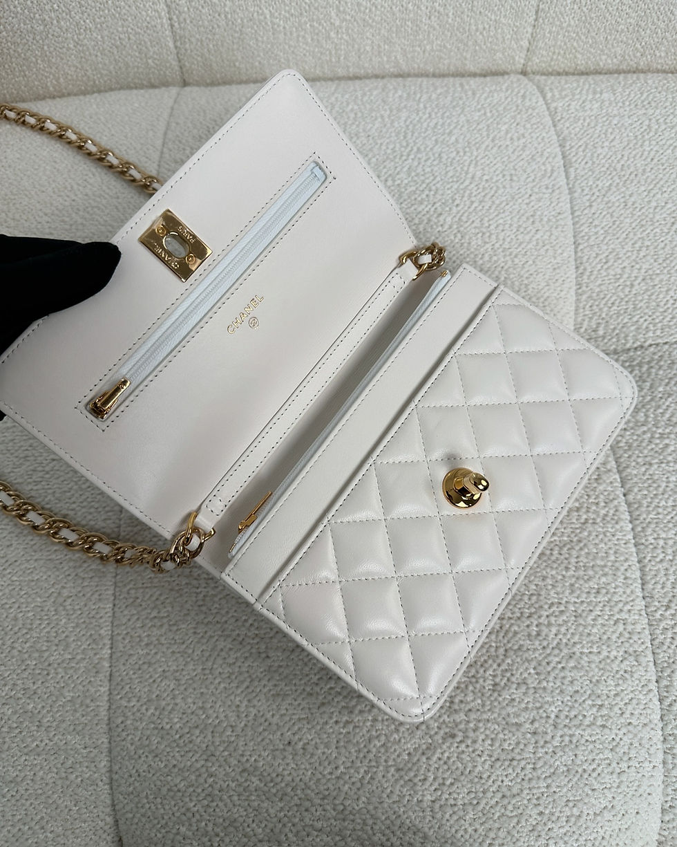 Thumbnail: Chanel White Wallet On Chain GHW (2023)