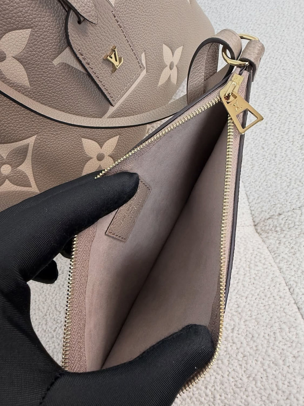 Thumbnail: Louis Vuitton CarryAll Pm Bag