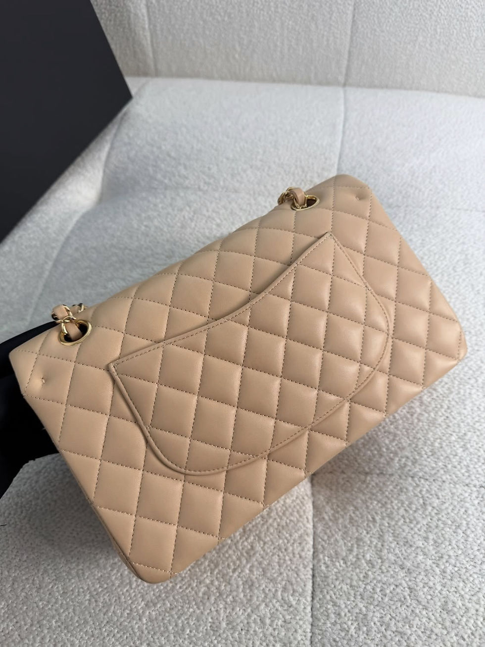 Thumbnail: Chanel Beige  Classic Flap Medium GHW