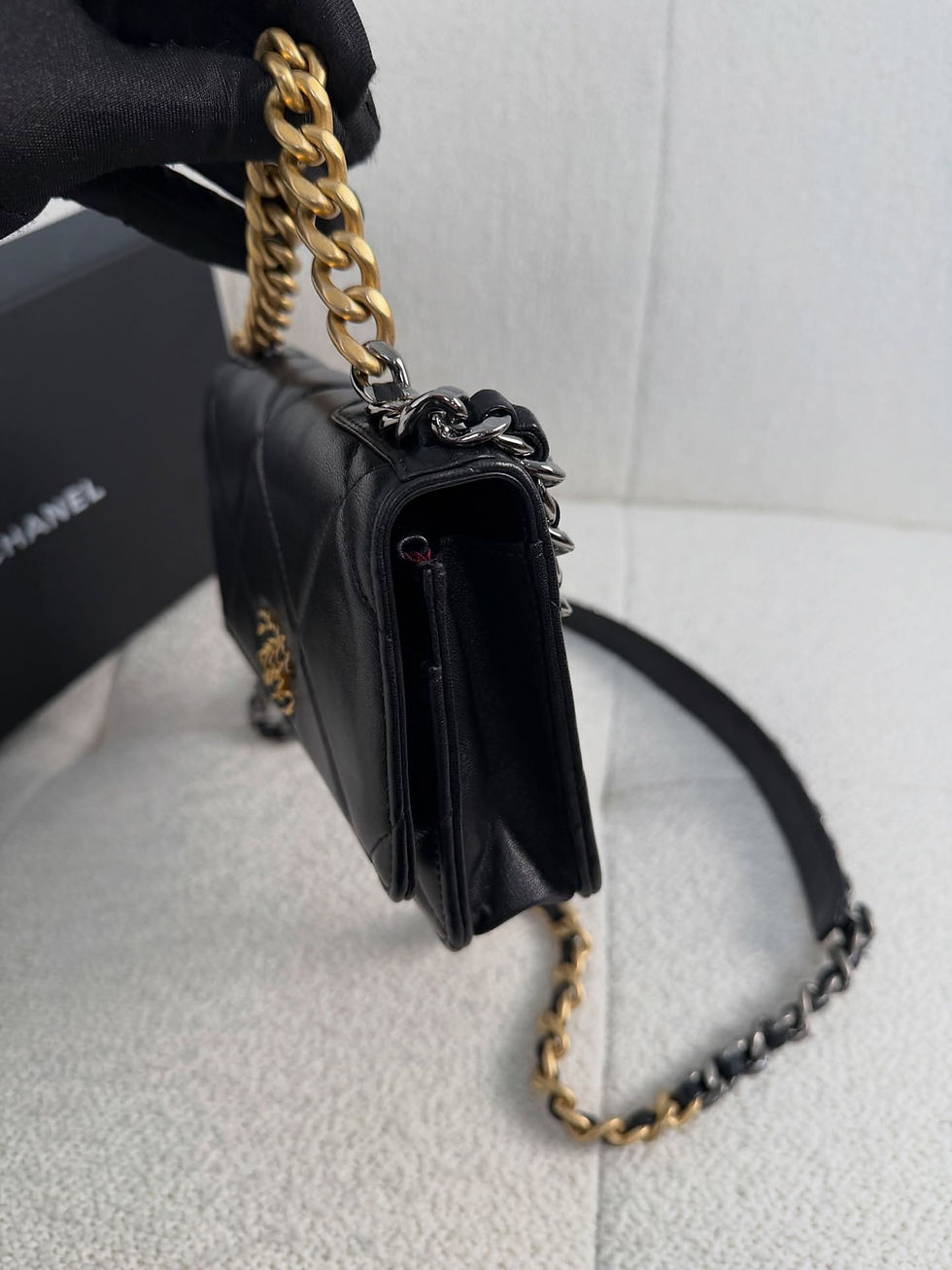 Thumbnail: Chanel 19 Wallet On Chain Black
