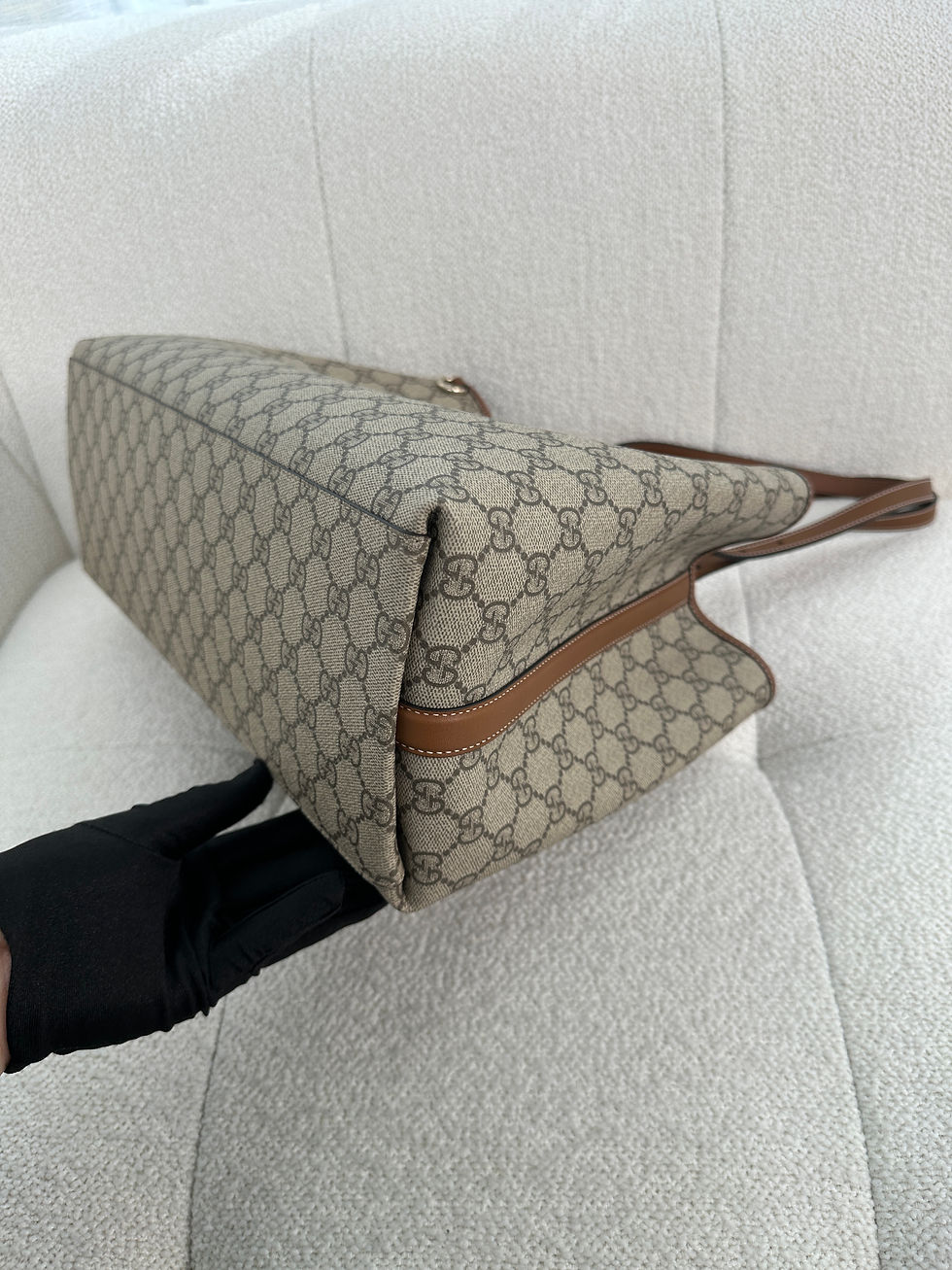 Thumbnail: Gucci Emblem Large Tote