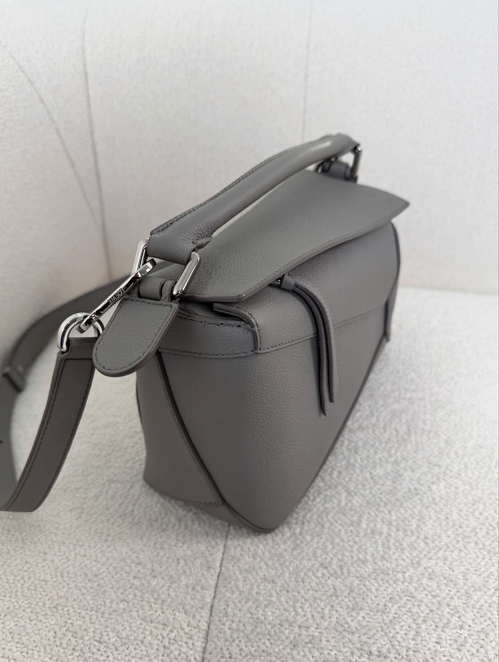 Thumbnail: Loewe Puzzle Small Grey SHW（2024）