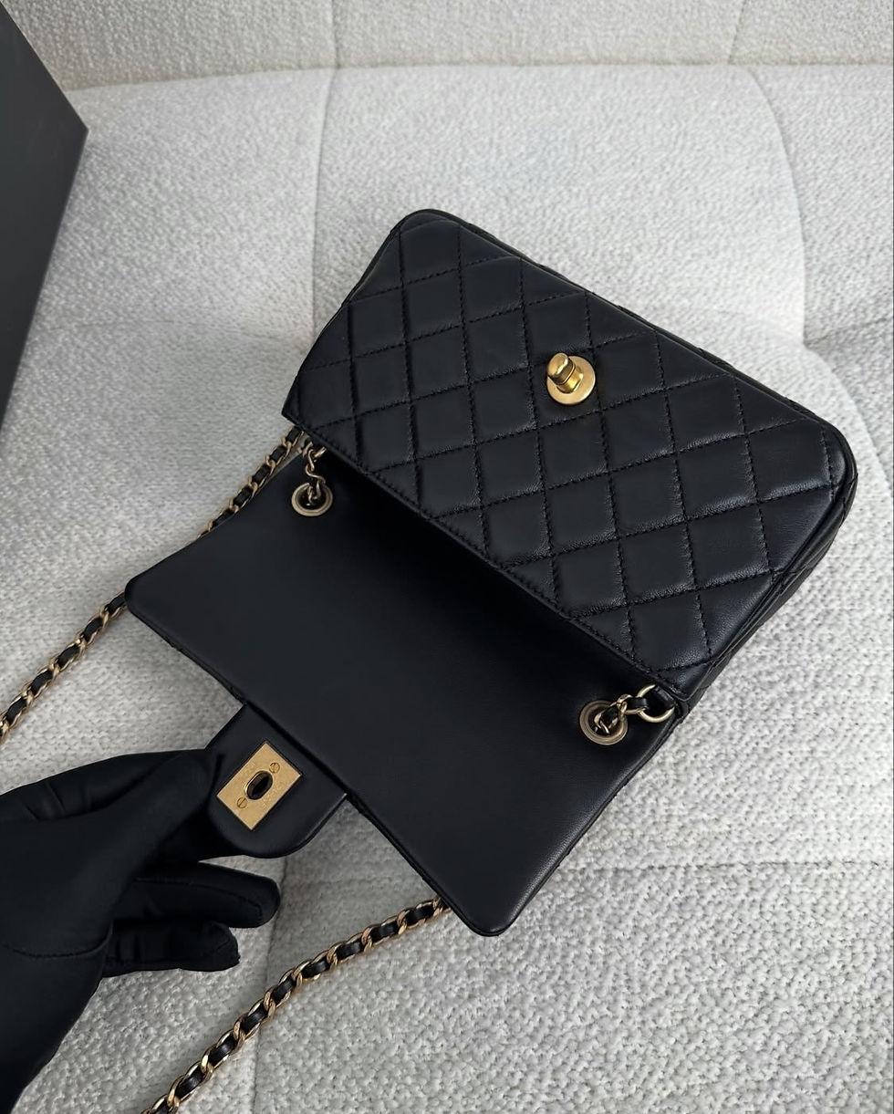 Thumbnail: Chanel Full Set Pearl Crush Mini Rectangular (2022)