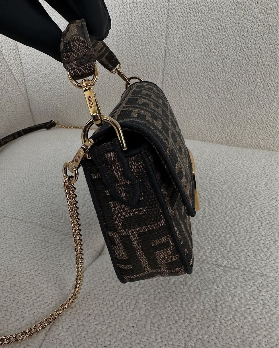 Thumbnail: Fendi Baguette Mini GHW