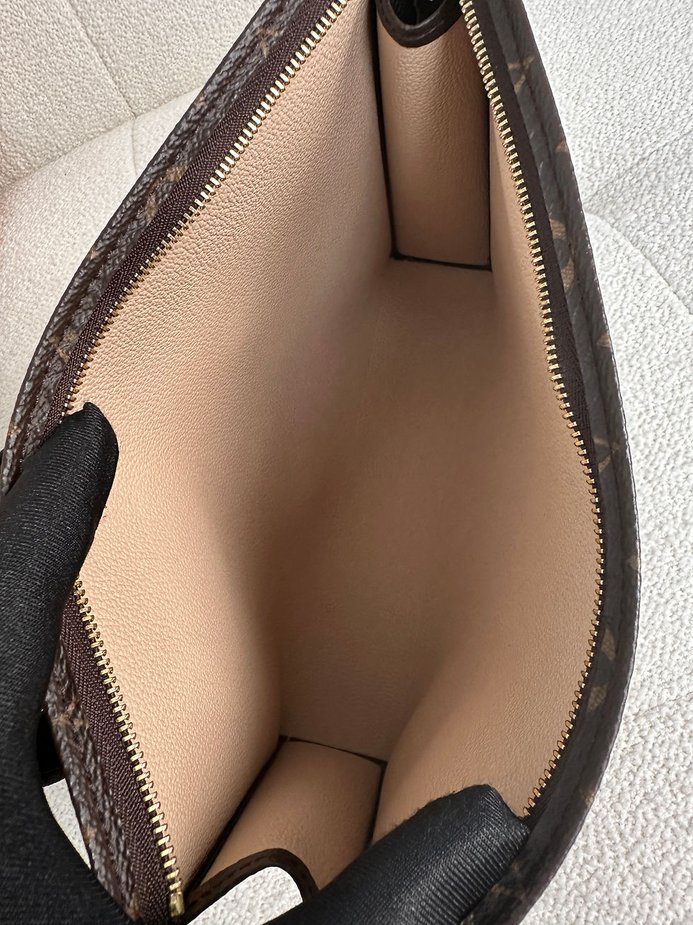 Thumbnail: Louis Vuitton Toiletry Pouch 26 (2016)