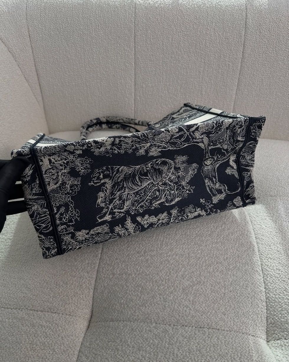 Thumbnail: Dior Full Set Medium Book Tote (2023)