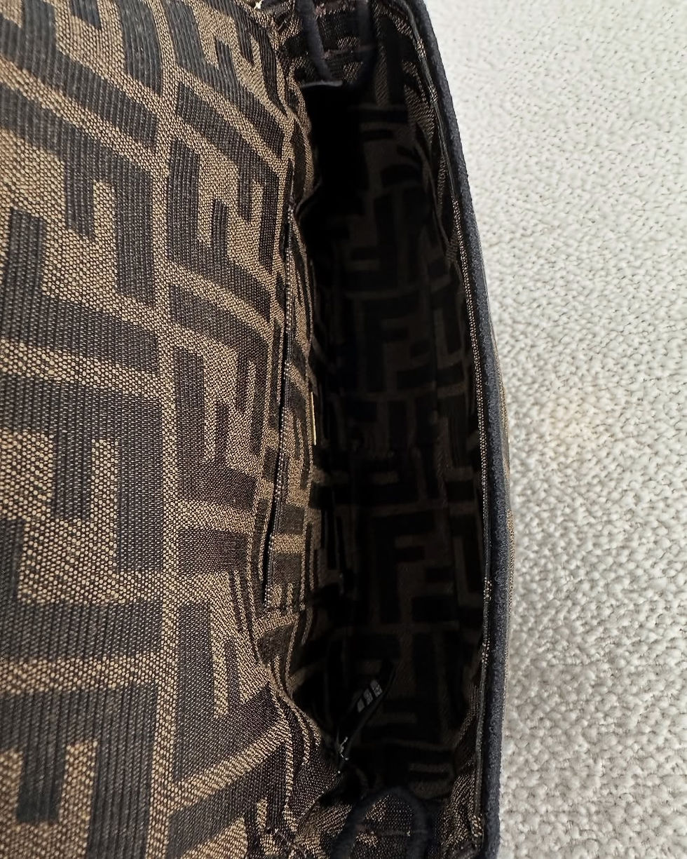 Thumbnail: Fendi Baguette Mini GHW