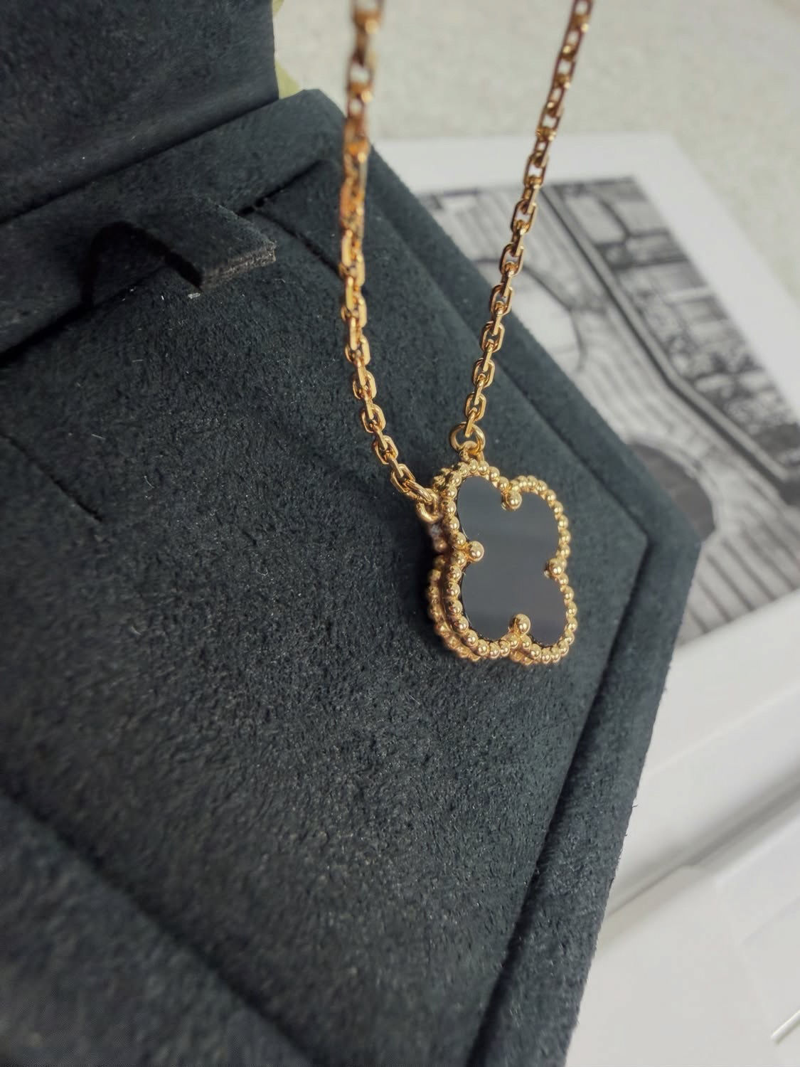 Van Cleef &Arpels Vintage Alhambra Pendant Onyx (2020)