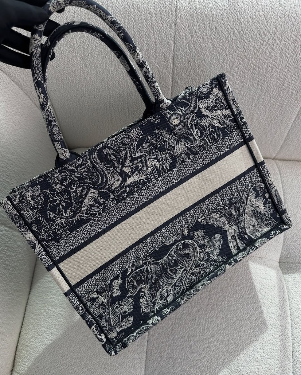Thumbnail: Dior Full Set Medium Book Tote (2023)