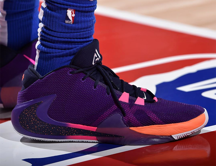 Nike Zoom Freak 1, mẫu giày thửa riêng của Giannis Antetokounmpo được mang bởi một cầu thủ khác. |JP88