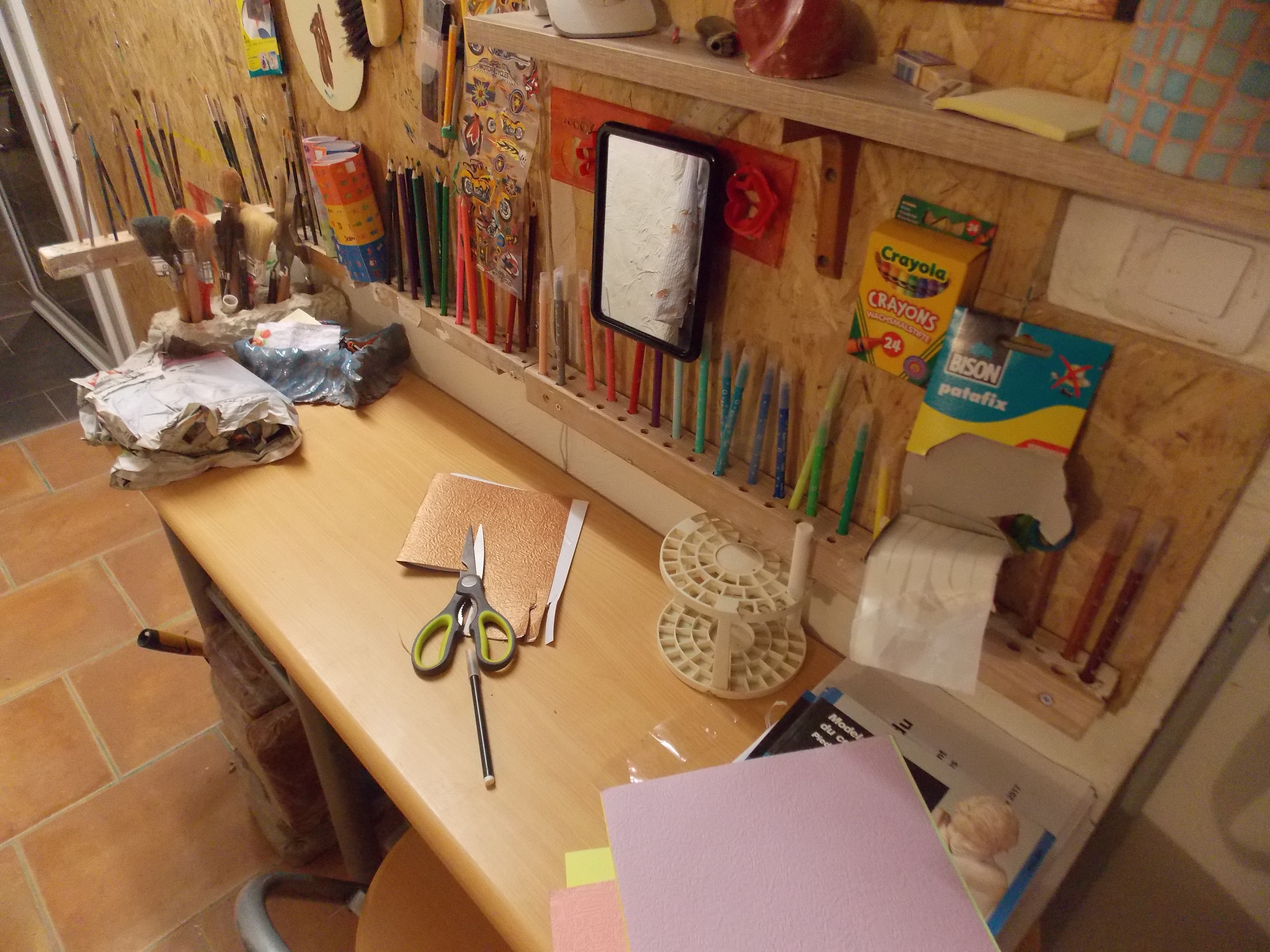 ATELIER CRAYONS. FEUTRES. PASTELS