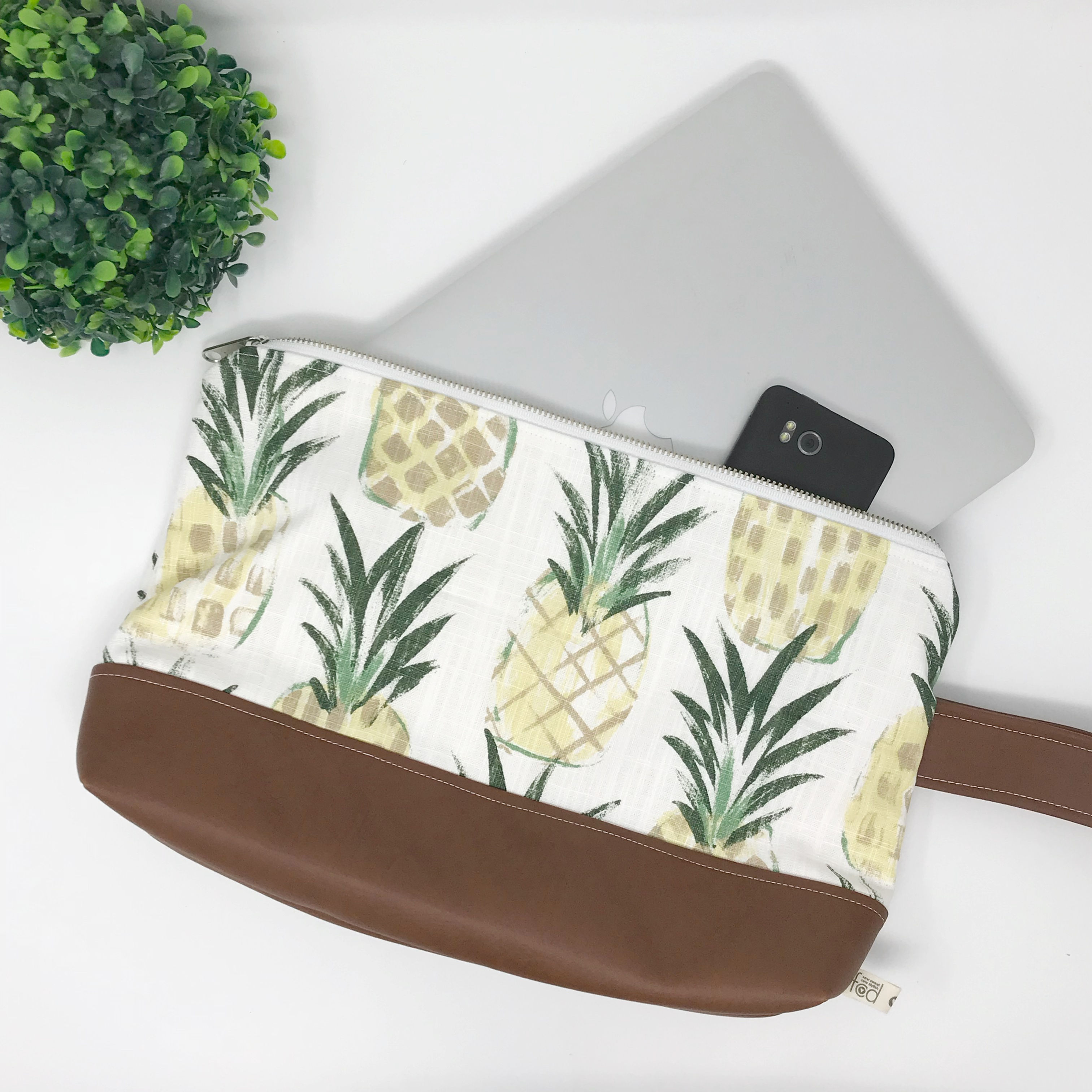 Pineapple | Medium Wristlet