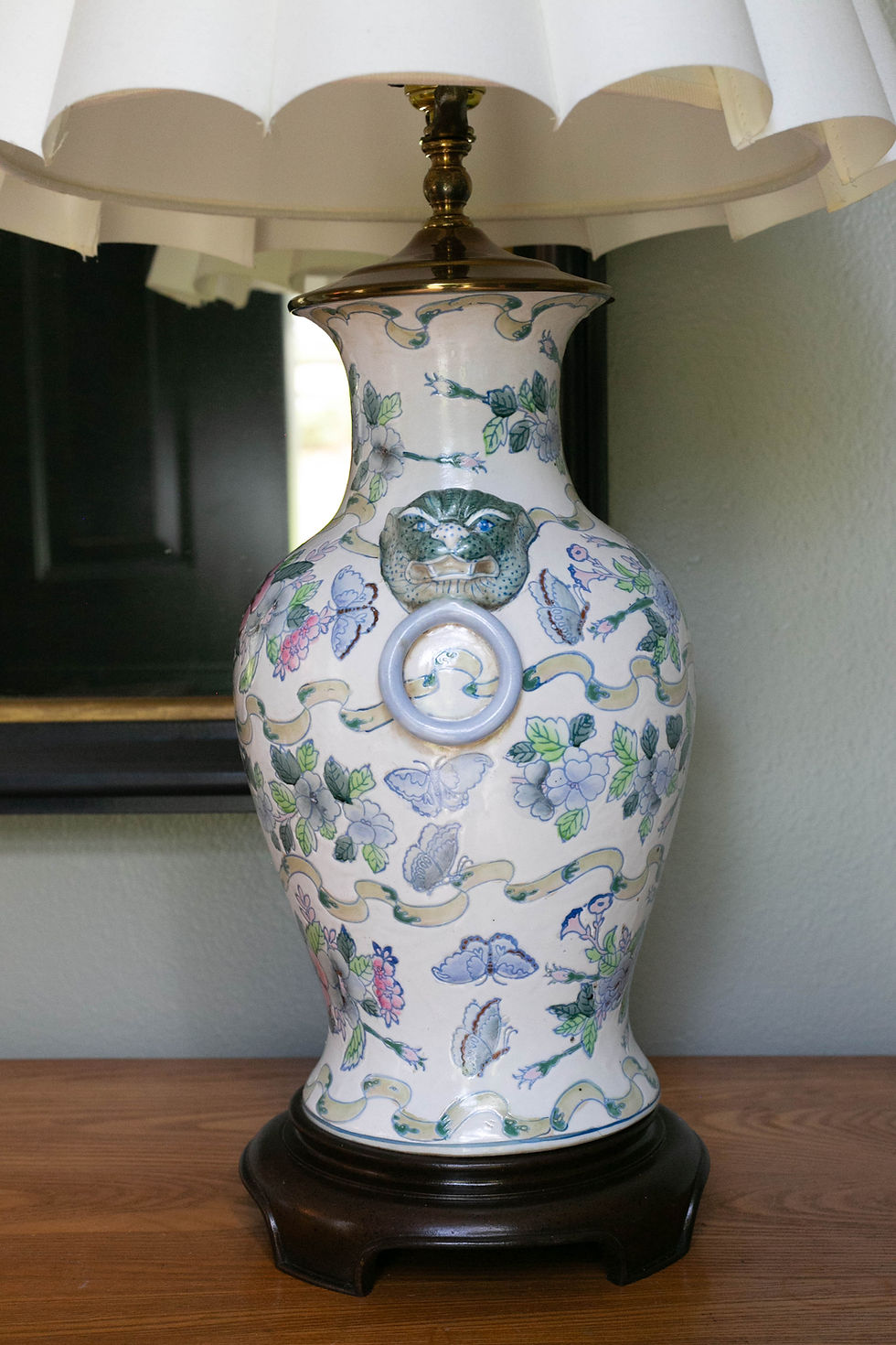 Thumbnail: Painted chinoiserie lamp