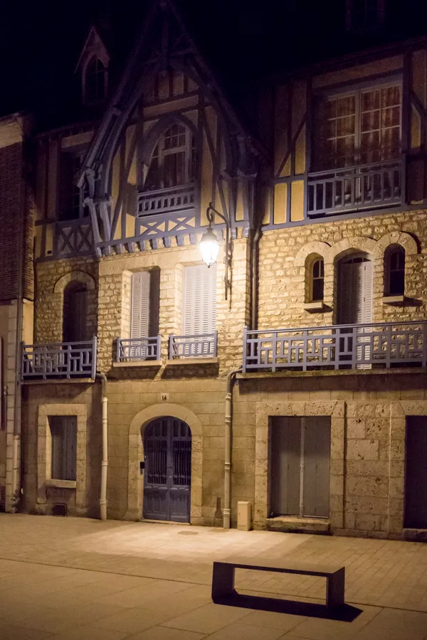 place-cloitre-notre-dame-chartres