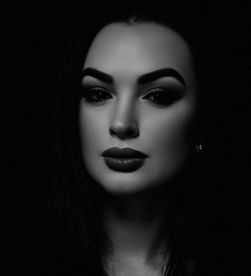 Безмежно жива…