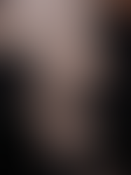 ПАНІ НА ДИВАНІ