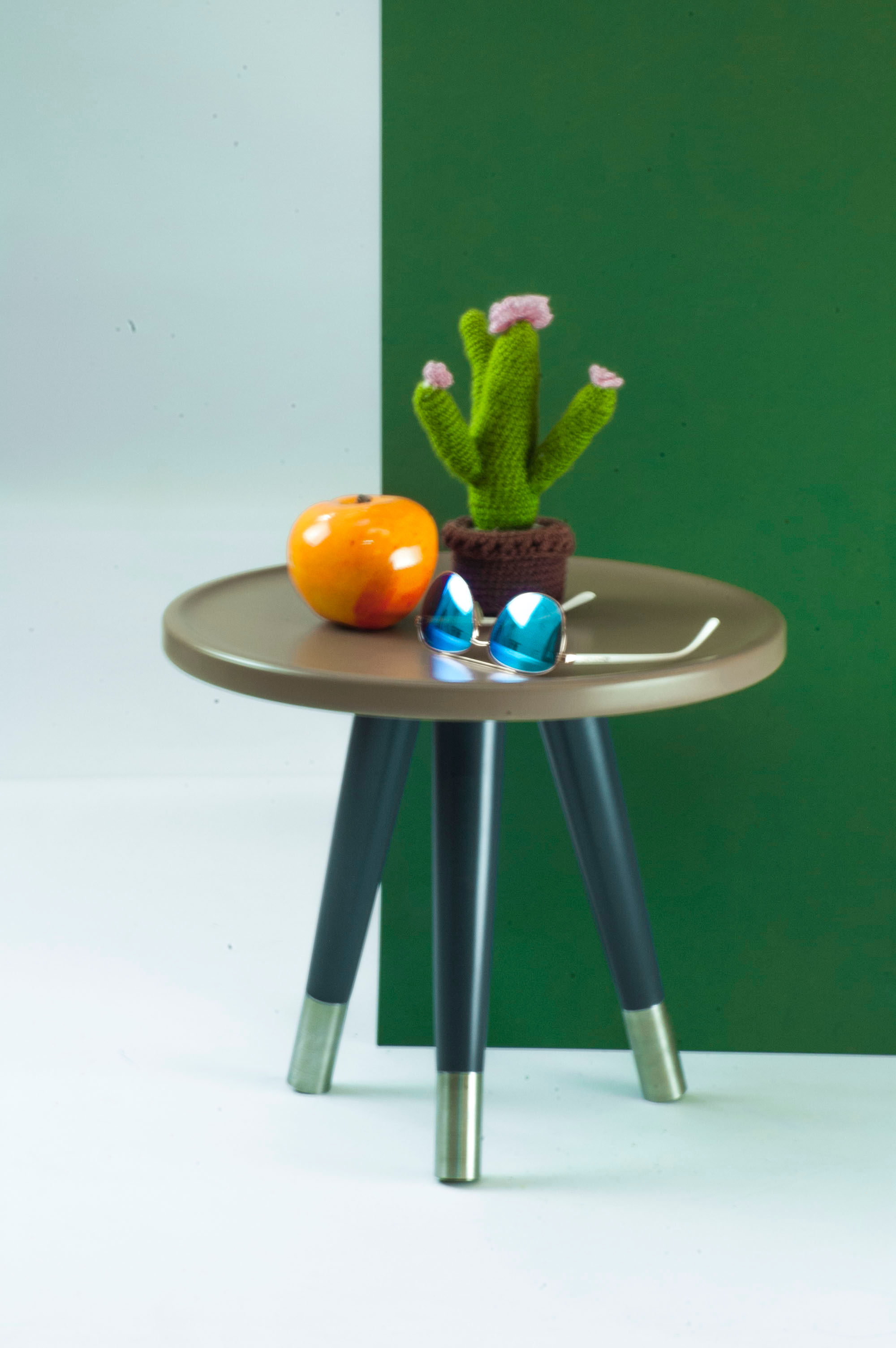 Round trim side table on triple taperd wooden legs with real metal ferules