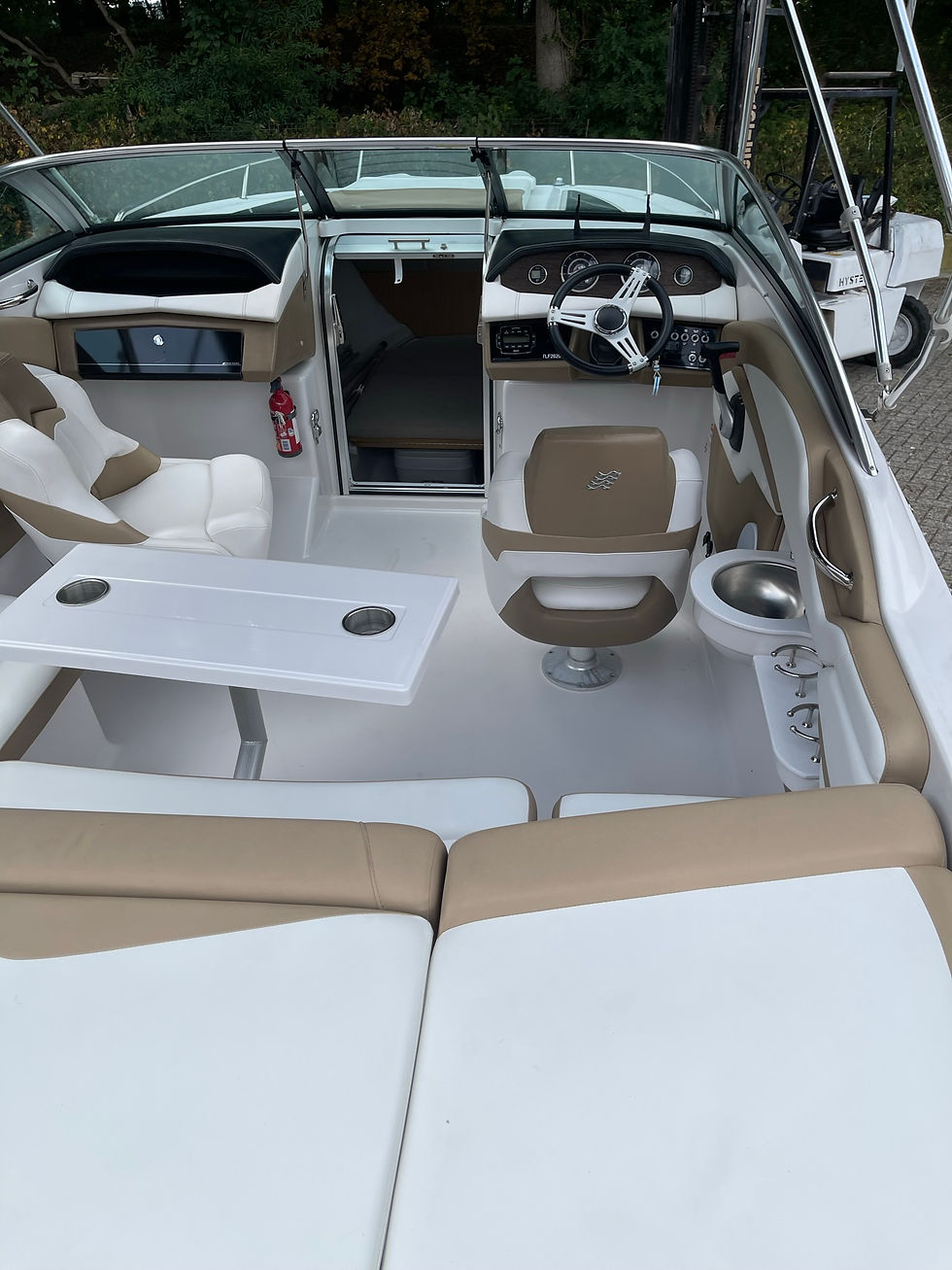 Miniaturbild: Four Winns 235 Sundowner