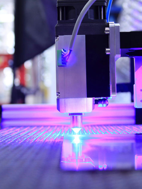 10 Razones para Elegir el Corte de Metal con Láser de Fibra