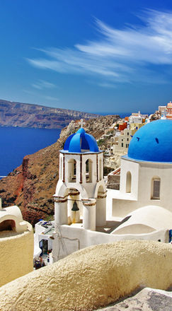 Mavi kubbeli beyaz evlerin manzarası, Ege Denizi, SEYAHATİZİ, gün batımı.