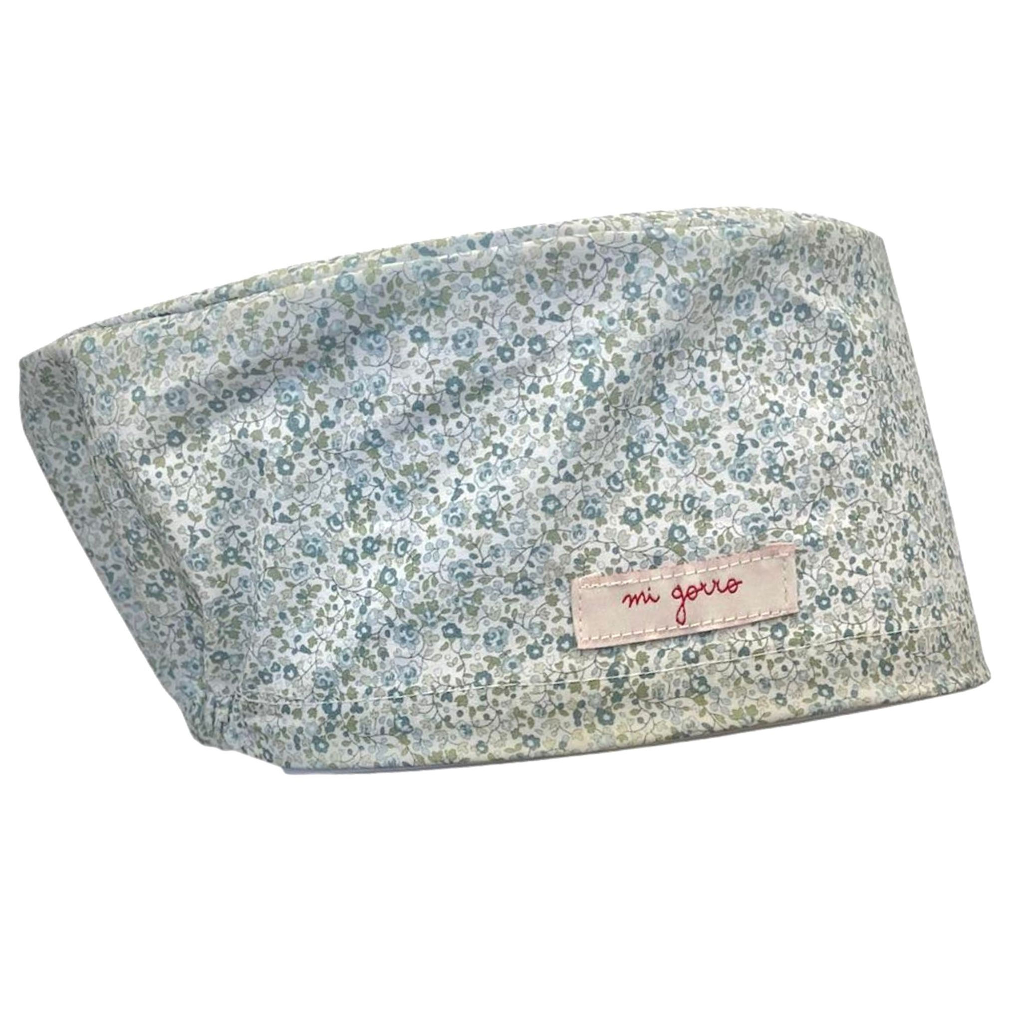 Gorro Quirófano Sutil flores blancas y celestes