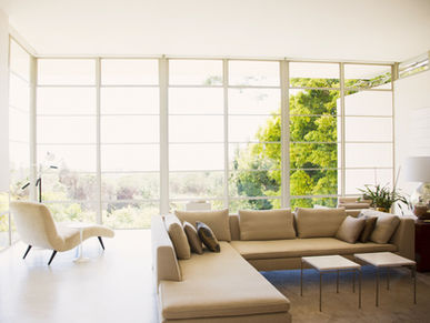 明るいリビングルーム