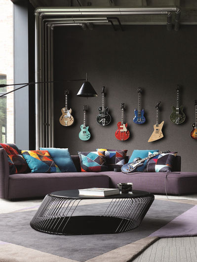 Francie – zakázková výroba kolekcí odkládacích stolků