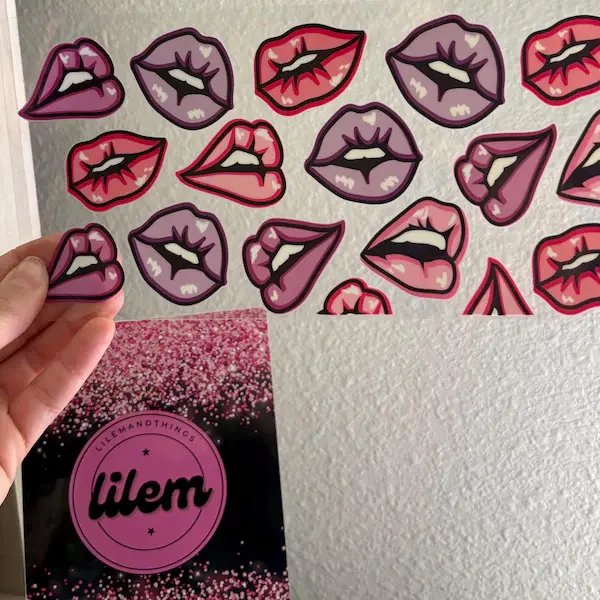Purple and pink lips uv dtf cup wrap