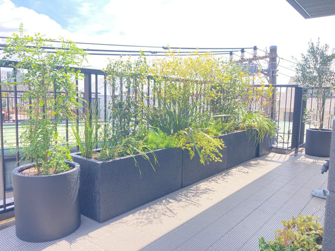 世田谷区個人邸　 マンション　バルコニー　プランターグリーン　デザインと植栽