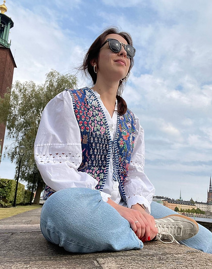 Marina in bunter Weste