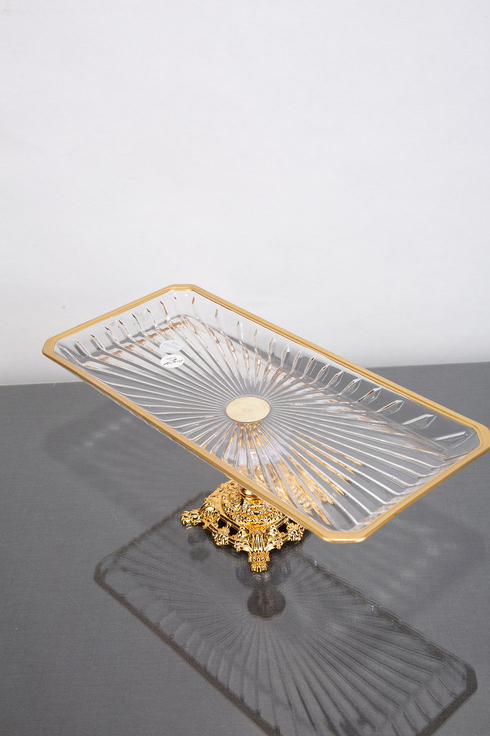 Küçük resim: GOLD DETAYLI METAL AYAKLI DİKÇİZGİ DESEN DİKDÖRTGEN SERVİS SUNUM TABAK 30X14X13