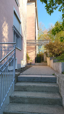 Treppe zum Eingangsbereich