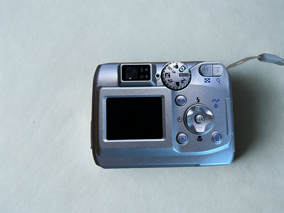 Miniatura: Nikon Coolpix 2200 — La mirada digital de principios de milenio