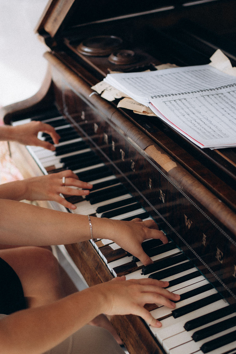 Pianino w grupie? Dla wielu dzieci to najlepszy sposób, żeby naprawdę polubić naukę muzyki.